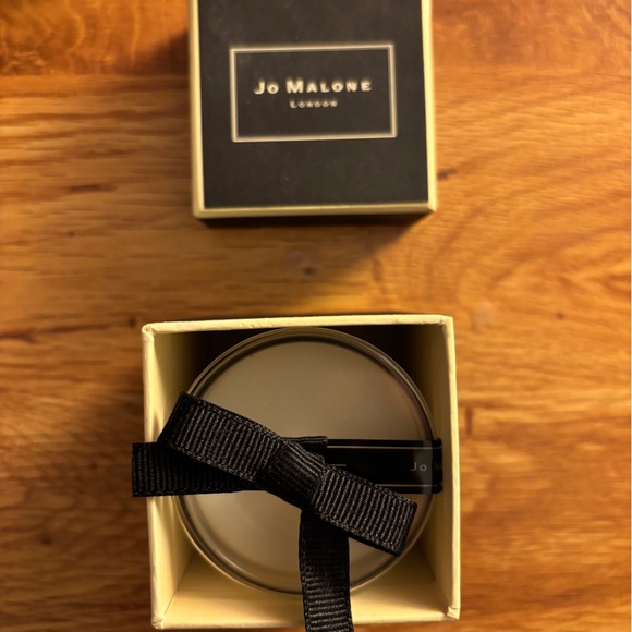 Jo Malone London English Pear & Freesia Scented Candle ~Travel size - Picture 4 of 9
